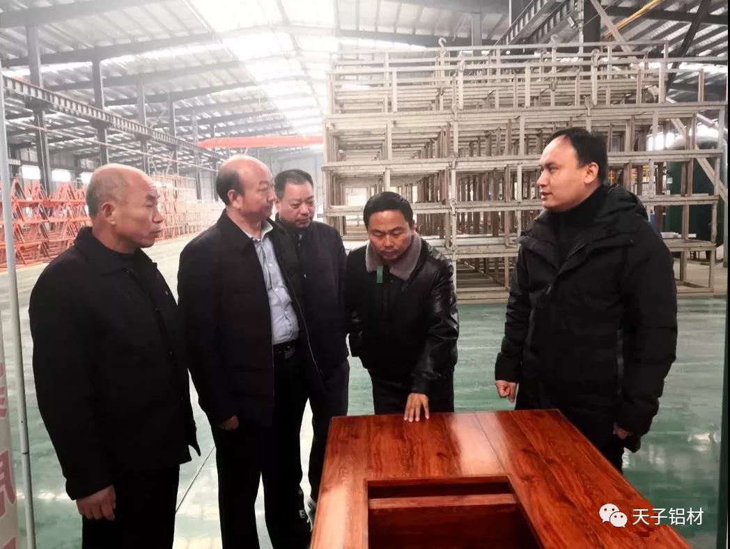冬日暖陽，淮陽中學(xué)周口校友會會長程玉成一行應(yīng)邀蒞臨河南天子鋁業(yè)有限公司參觀考察